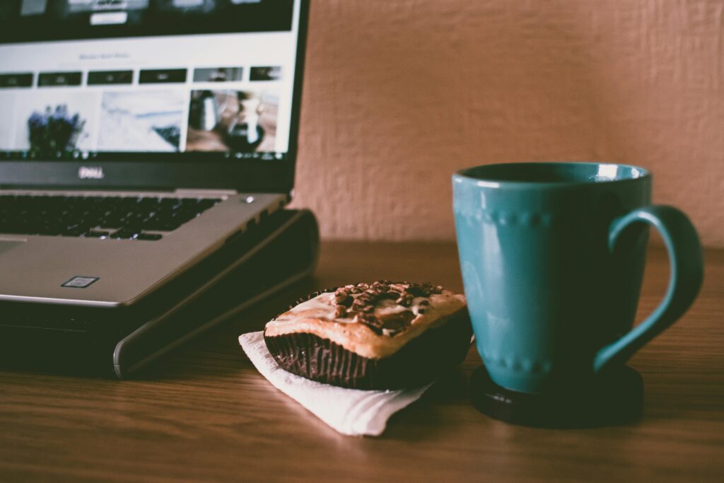 How Bloggers Build Six-Figure Online Businesses in 2026