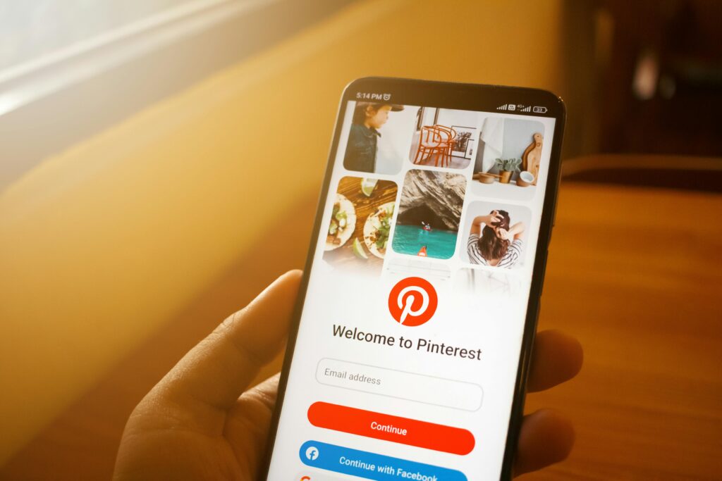 Insert screenshot showing Pinterest keyword suggestions for affiliate marketing searches.