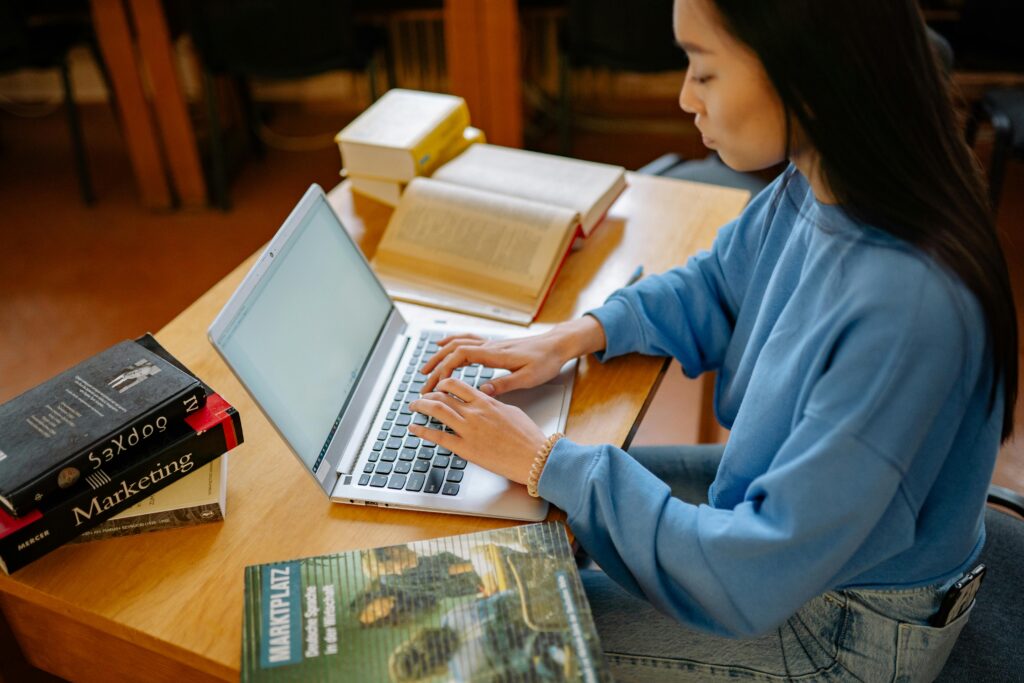 10 Best AI Tools Every Student Should Use in 2026