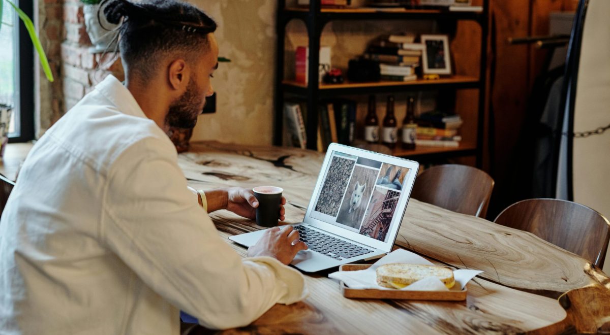 How Bloggers Build Six-Figure Online Businesses in 2026